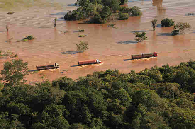 Acre divulga imagens impressionantes da cheia na BR-364