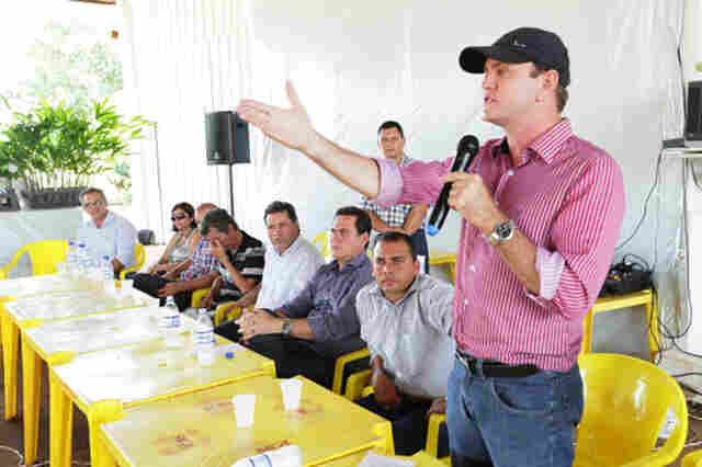 Goebel garante recursos para medicamentos e veículo para saúde