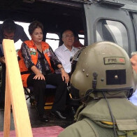 Dilma sobrevoa áreas alagadas da Capital