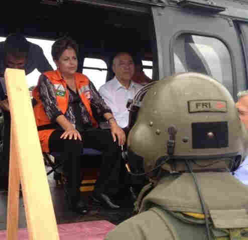 Dilma sobrevoa áreas alagadas da Capital