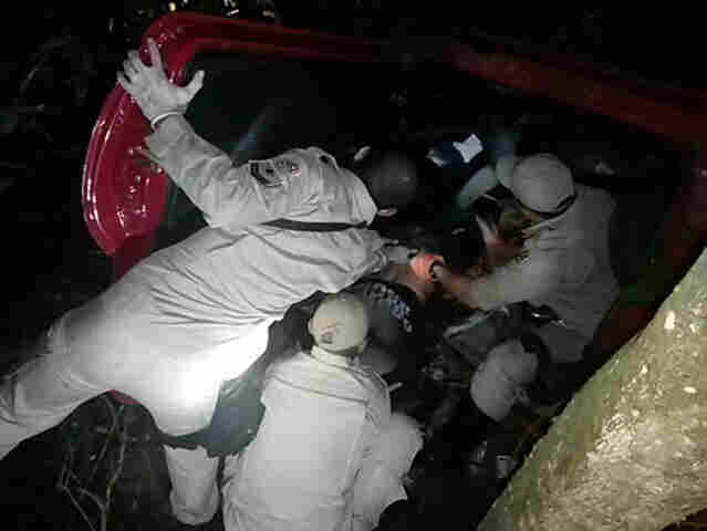 Homem perde controle do carro e cai em ribanceira