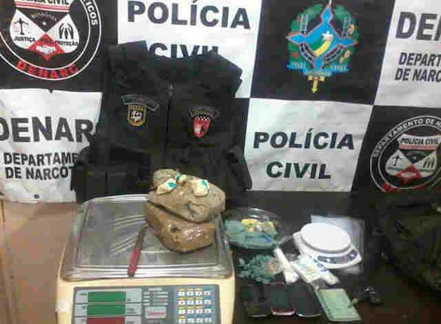 Denarc prende acusados de tráfico e apreende cocaína