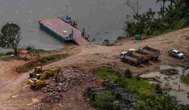 OBRAS AVANÇAM, MAS PASSAGEM DE VEÍCULOS EM DIREÇÃO AO ACRE PELA BR-364, CONTINUA SUSPENSA