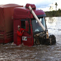 Governo do Acre chama de &#34;operação de guerra&#34;, esforço para atravessar carretas pela BR-364