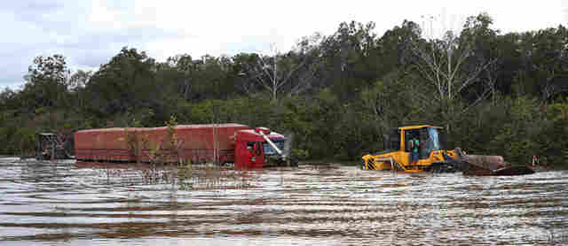Empresa contratada pelo DNIT faz análise na BR-364 para avaliar capacidade de carga da rodovia