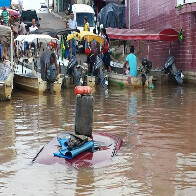 Com sintomas de embriaguez idoso afunda carro em área alagada em Porto Velho