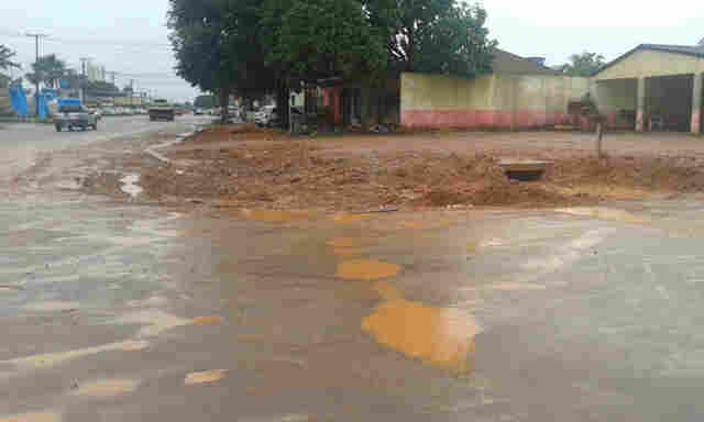 Obra inacabada irrita moradores no São Cristovão