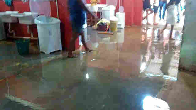 Comissão da assembleia vai a abrigo e ouve denúncias; Desabrigados relatam até ameaças