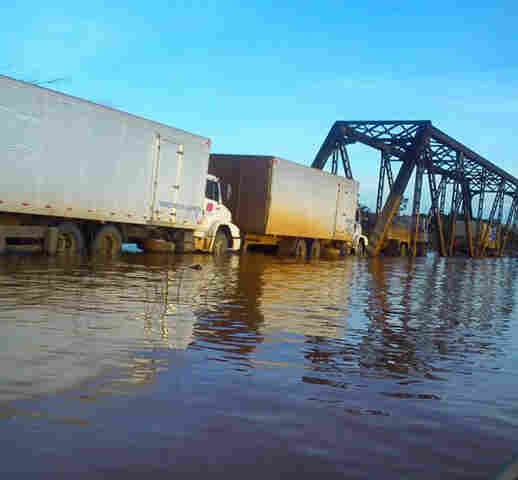 Rio Madeira volta a subir e água atinge rodovias