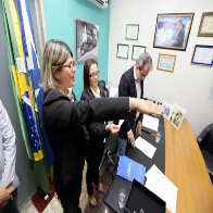 AP&Oacute;S INFIDELIDADE PARTID&Aacute;RIA DE DEPUTADO, EX-VEREADORA ASSUME NA ASSEMBLEIA