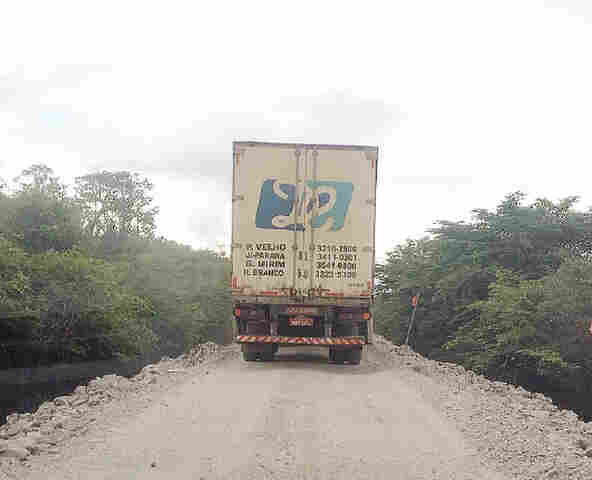 Trecho da BR-364 volta a ser inundado