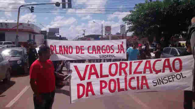 Policiais vão às ruas cobrar melhores condições de trabalho e valorização