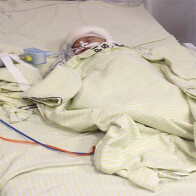 Governo: Médicos do Cosme e Damião lutam pela pequena Samara