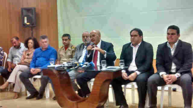 Governador anuncia R$ 4 mil em dinheiro para cada uma das 4.937 familias atingidas pela cheia