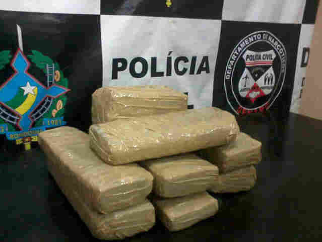 Trio é preso por envolvimento com tráfico de drogas