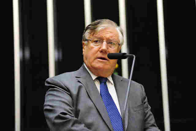 Amir Lando denuncia atraso e governo federal anuncia pagamento aos pescadores