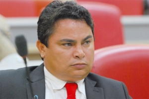 TRE barra tentativa de Claudio Carvalho em calar internautas e jornalista
