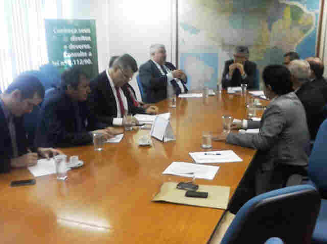 TRANSPOSIÇÃO: GOVERNO FEDERAL RECEBE DOCUMENTOS SOLICITADOS A SERVIDORES