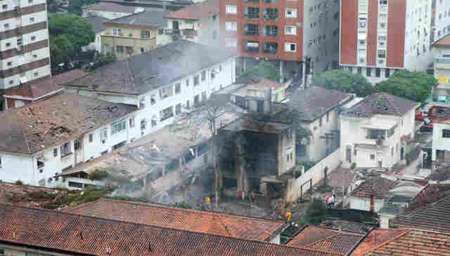 PRESIDENCIÁVEL EDUARDO CAMPOS MORRE EM ACIDENTE AÉREO