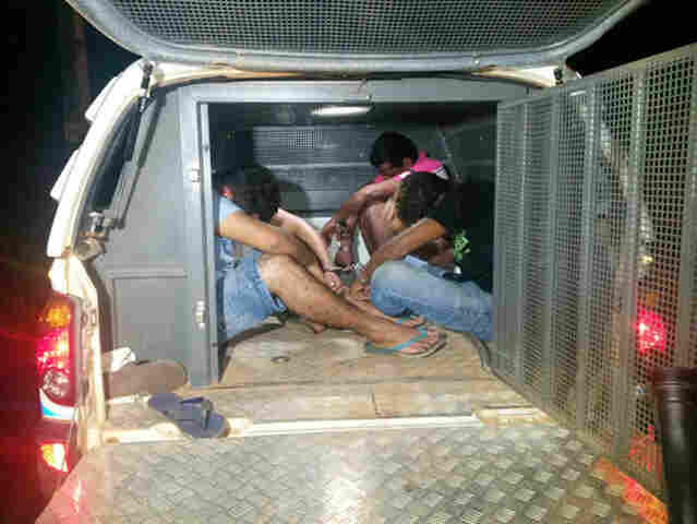 TRÊS SÃO PRESOS APÓS ROUBAREM RESIDÊNCIA COM ESCOPETA NA CAPITAL