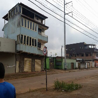 Defesa Civil isola prédio que ameaça cair próximo à escola