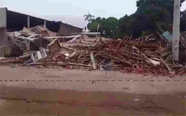 Desaba prédio que ameaçava cair na Capital; Vídeo