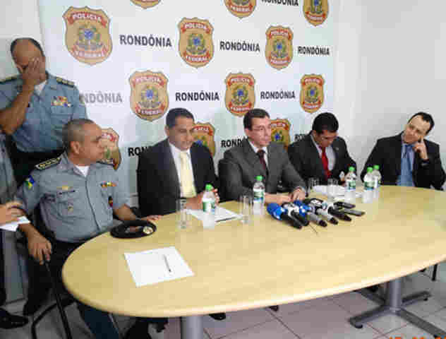 POLICIAIS PRESOS AGIAM COM CONTRABANDISTA; OPERAÇÃO NACIO APREENDE 7 QUILOS DE MACONHA; vídeo