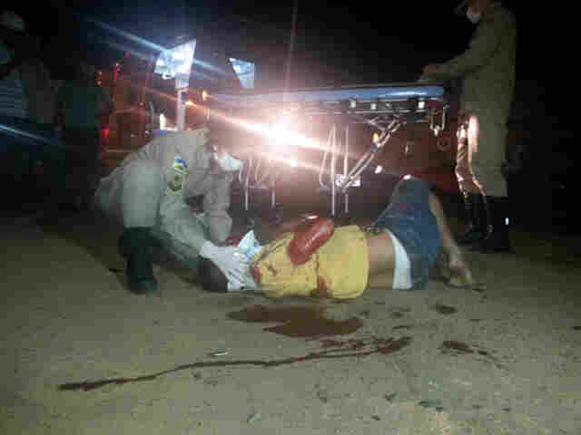 Acidente entre carro e moto deixa um gravemente ferido