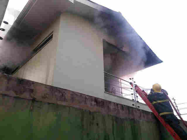 CASA DESTRUÍDA POR INCÊNDIO NA ÁREA CENTRAL DE PORTO VELHO