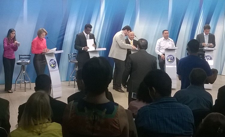 DEBATE NA RECORD AUMENTA TENSÃO POLÍTICA NAS VÉSPERAS DA ELEIÇÃO