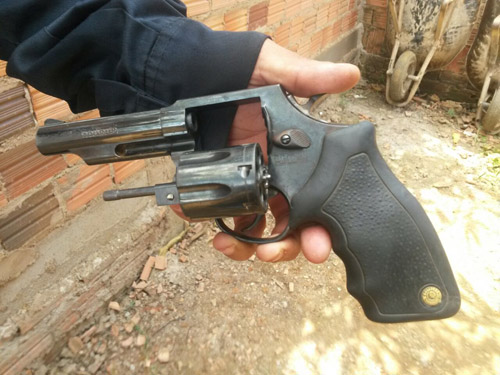 Apenado é baleado após roubo e troca de tiros com a Polícia