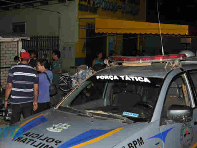 DUPLA INVADE CASA MAS POLÍCIA É ACIONADA E IMPEDE ROUBO; UM FICOU FERIDO