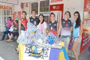 Equipe vende rifa para custear viagem