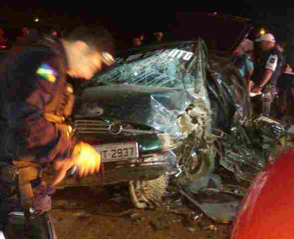 VÍTIMAS FICAM PRESAS ÀS FERRAGENS EM GRAVE ACIDENTE