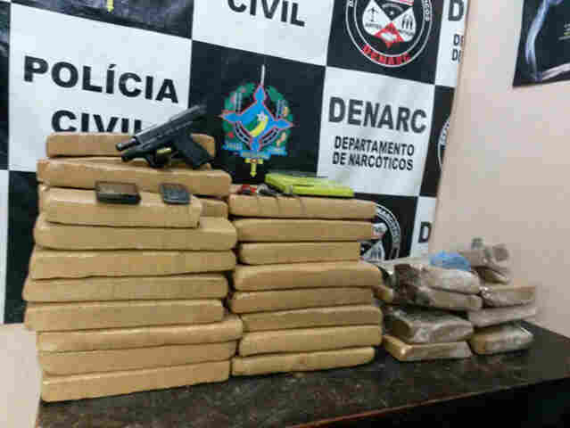 DENARC APREENDE 80 KG DE MACONHA ENTERRADA EM UM SITIO E PRENDE TRÊS HOMENS