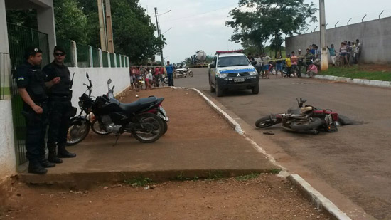 Homem é morto a tiros no meio da rua