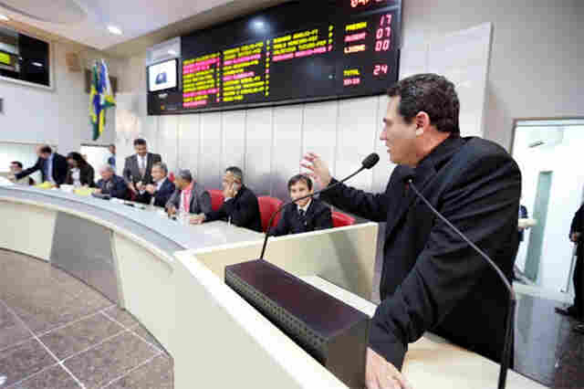 GOVERNO SEGURA EMENDAS, DEPUTADOS SE REVOLTAM E TRANCAM PAUTA