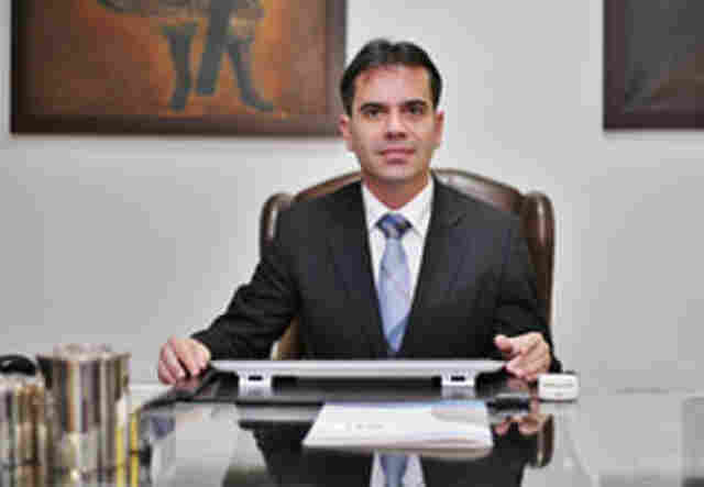 O BRASIL TEM CURA  Por Andrey Cavalcante