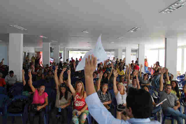 Trabalhadores em educação aprovam pauta de reivindicações para 2015