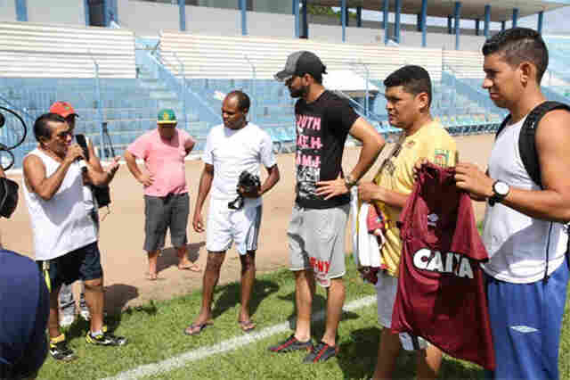 Jornalistas vencem desafio da imprensa e recebem a visita do goleiro do Atlético Paranaense