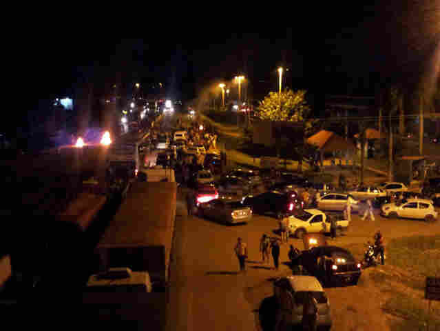 SEM ENERGIA, MORADORES DE CANDEIAS INTERDITAM A BR-364