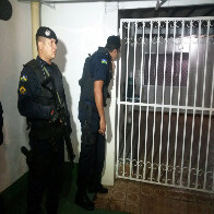 BANDIDO SE ENTREGA AP&Oacute;S PM FRUSTRAR ASSALTO NA CAPITAL