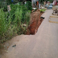 PREFEITURA E ESTADO DIVERGEM SOBRE RESPONSABILIDADE E DEIXAM ESTRADA DO BELMONT EM RISCO TOTAL