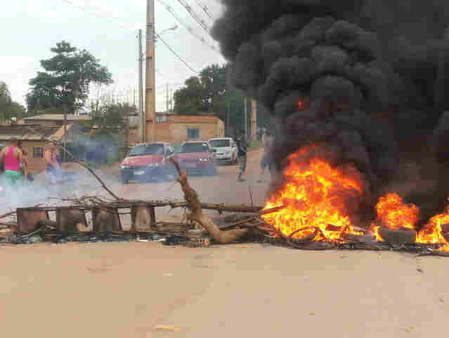 MORADORES DO BAIRRO NACIONAL BLOQUEIAM ESTRADA DO BELMONT
