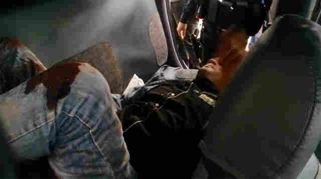 VÍDEO MOSTRA SOFRIMENTO DE AGENTE AO CHEGAR BALEADO AO JOÃO PAULO II; SERVIDOR PEDE PARA SER LEVADO NO COLO MAS NÃO É ATENDIDO