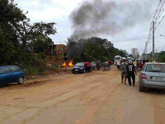 APÓS ACORDO, MORADORES REABREM ESTRADA DO BELMONT; ABANDONO SEMPRE EXISTIU NA REGIÃO