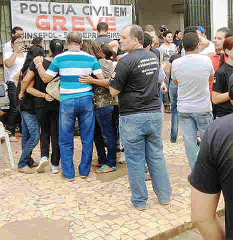 POLICIAIS AMEAÇAM GREVE CASO GOVERNO NÃO CUMPRA ACORDOS