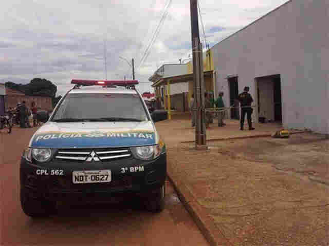 POLÍCIA TENTA PRENDER CRIMINOSO QUE MATOU DONA DE CASA A TIROS