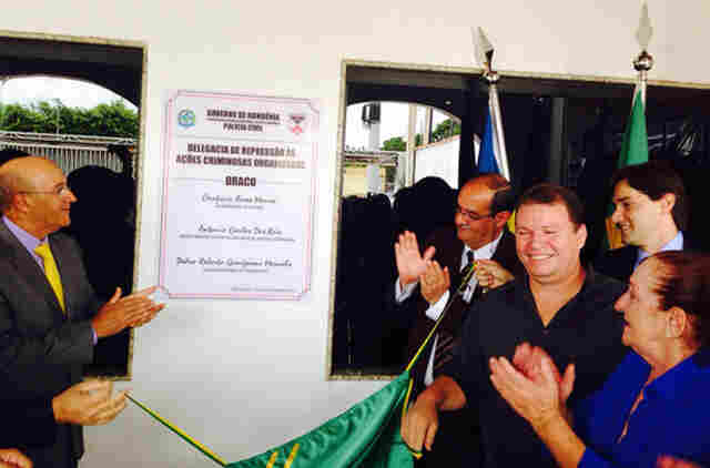 Deputada Lúcia Tereza representa a Assembleia em inauguração de delegacia