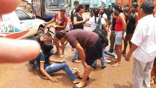 ESTUDANTES SÃO JOGADAS PARA FORA DE ÔNIBUS NA CAPITAL